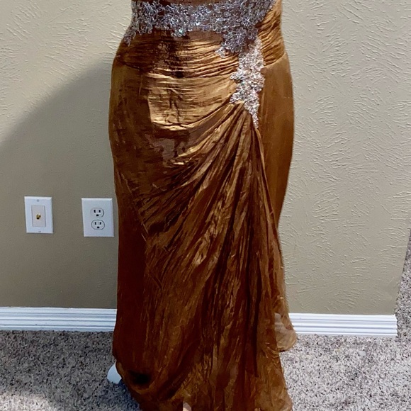 T. Carolyn gown - Picture 4 of 7
